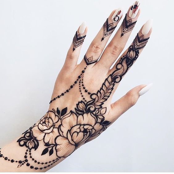 31 Beautiful Henna Designs (and Mehndi Designs) For 2022, From Weddings To  Festivals