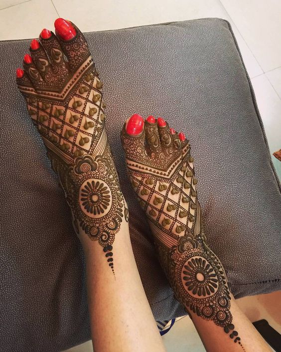Chic Mehndi Design On Sides Bridal Foot Mehndi Designs Mehndi