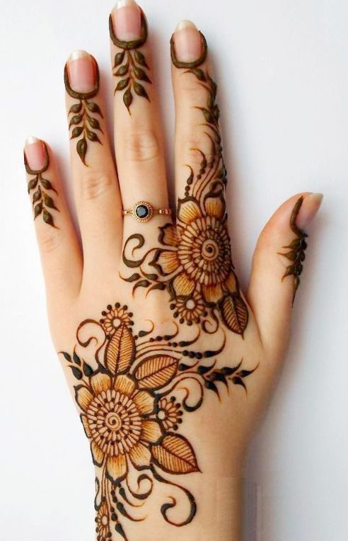 15 Adorable Flower Mehndi Designs for Hands and Feet with Pictures