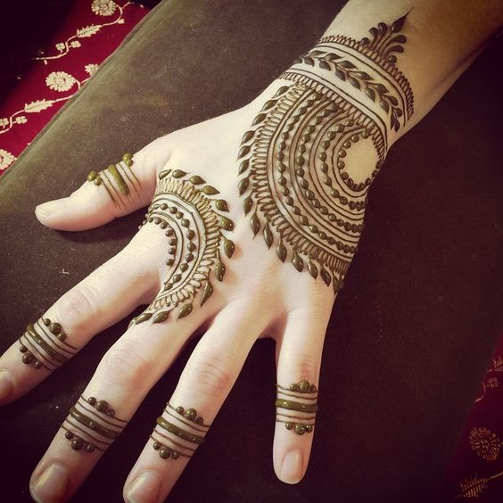 Clean Patterned Back Hand Mehndi Design - Back Hand Arabic Mehndi ...