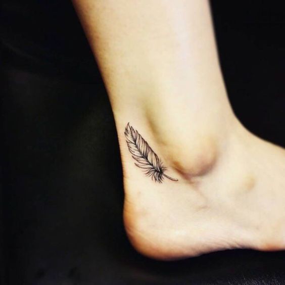 70 Adorable Feather Tattoo Ideas for Women