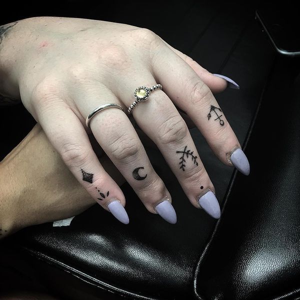 Finger Dotwork Tattoos - Best Dotwork Tattoos - Best Tattoos - MomCanvas