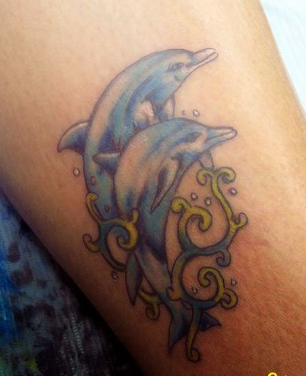 20 Best Dolphin Family Tattoos Pictures - MomCanvas