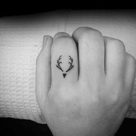 Amazing Small Hand Tattoos - Small Hand Tattoos - Small Tattoos - MomCanvas