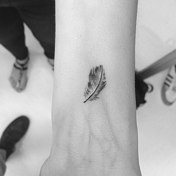 15 Stunning Feather Tattoos for Ink Newbies and Tattoo Junkies Alike   Geometric tattoo feather Feather tattoos Tattoos