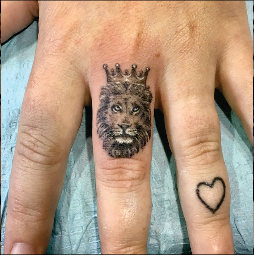 Clear Meaningful Small Lion Tattoo - Small Lion Tattoos - Small Tattoos -  MomCanvas
